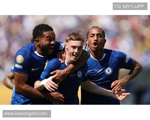 现役足球明星精彩对比图集揭示他们的风格与实力差异